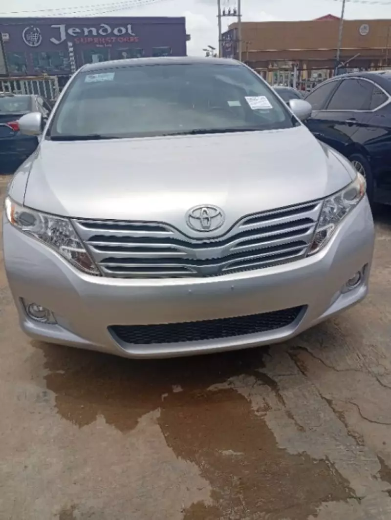 Toyota Venza   - 2011
