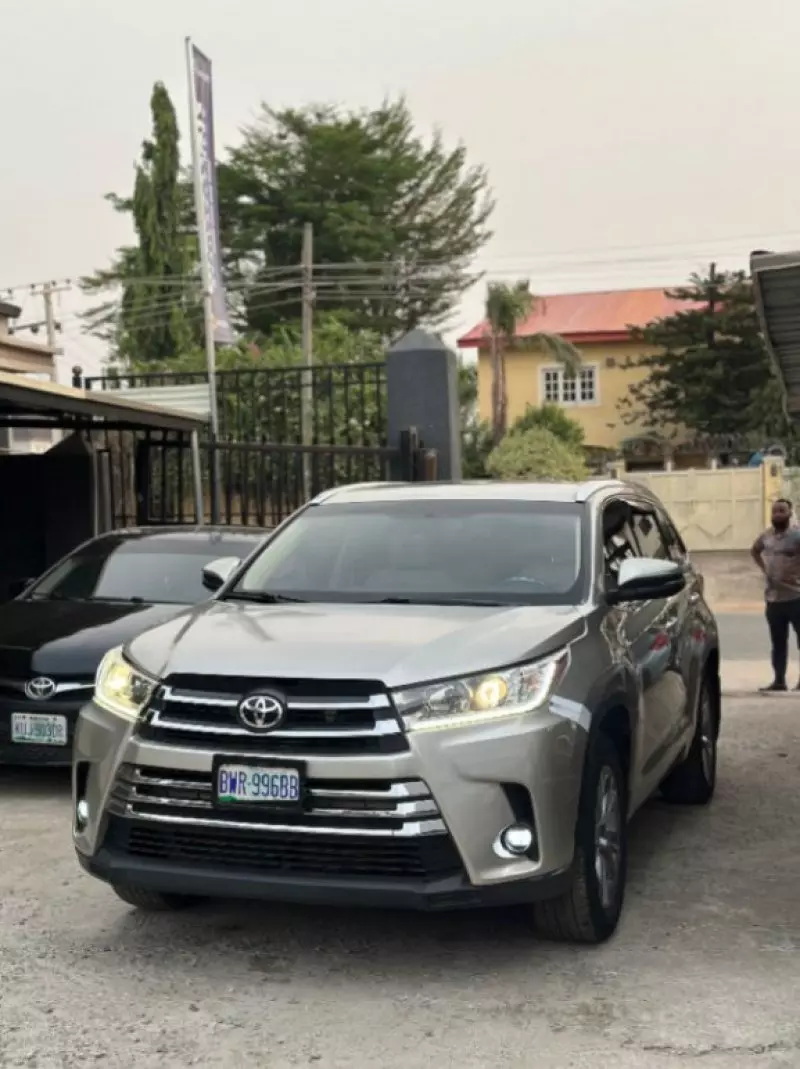 Toyota Highlander   - 2015