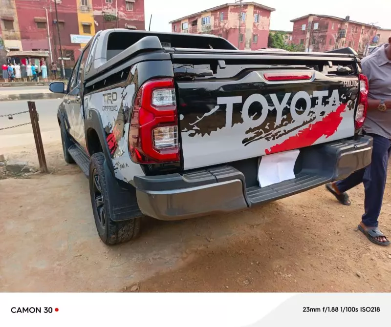 Toyota Hilux    - 2014