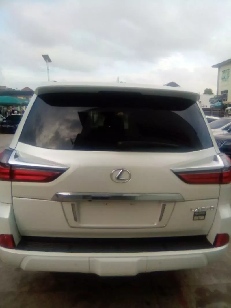 Lexus LX 570   - 2019