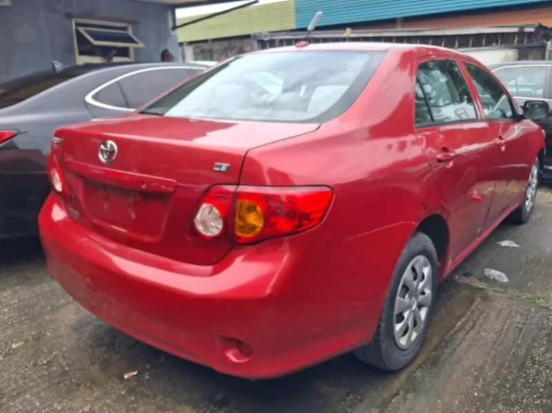 Toyota Corolla   - 2010