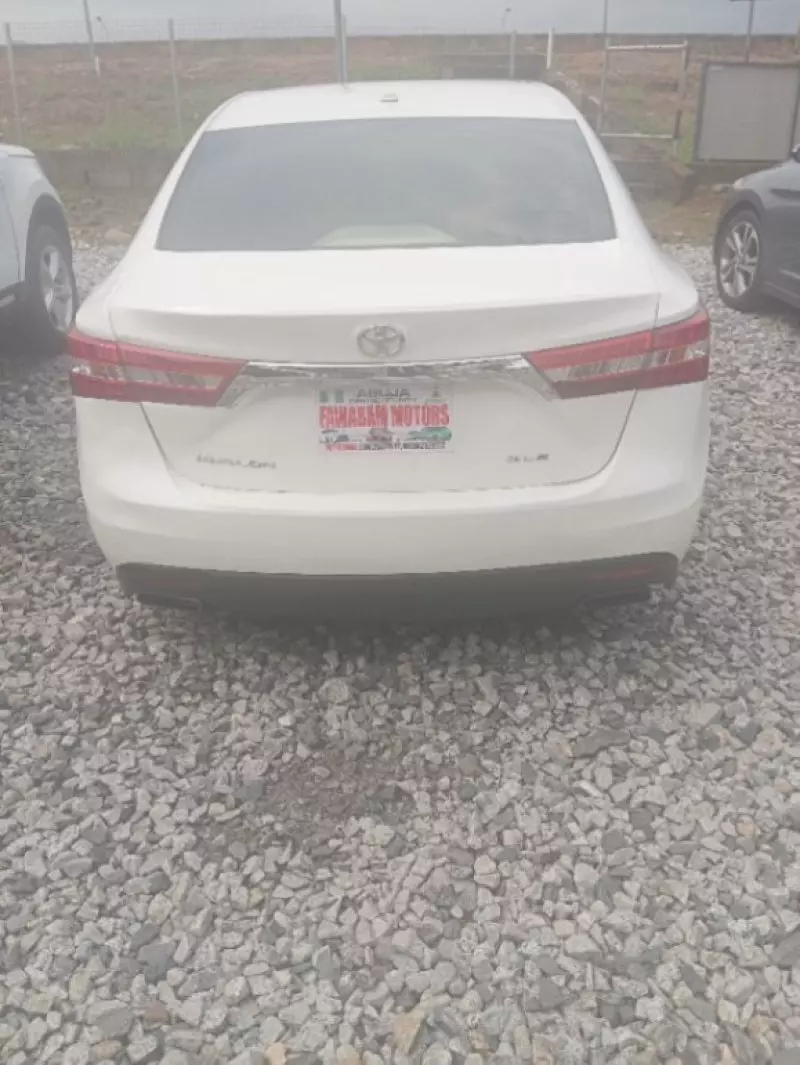 Toyota Avalon   - 2013