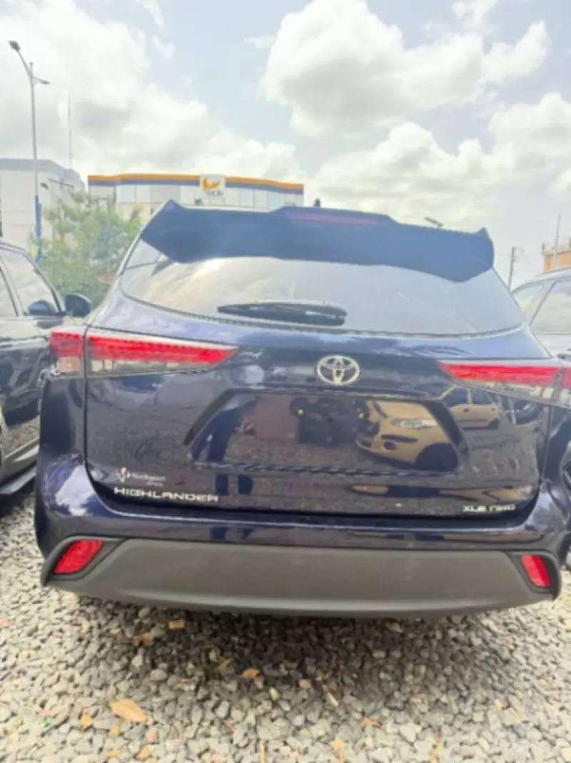 Toyota Highlander   - 2020