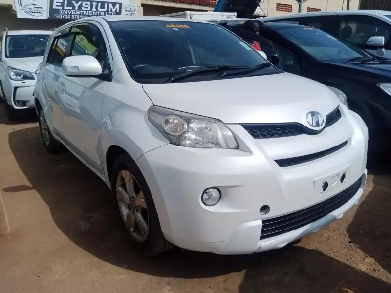 Toyota Ist    - 2011