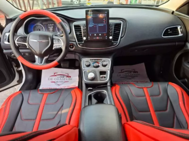 Chrysler 200   - 2015
