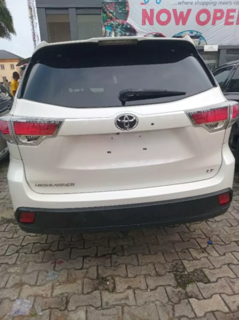 Toyota Highlander   - 2014