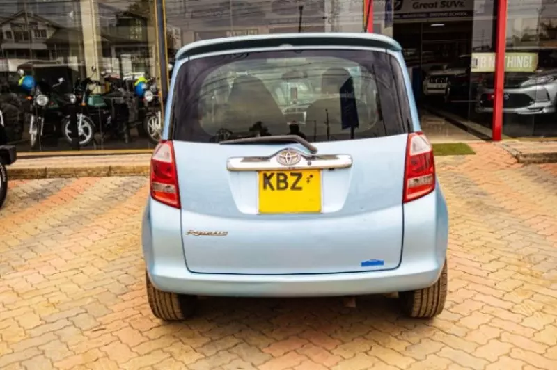 Toyota Ractis   - 2006