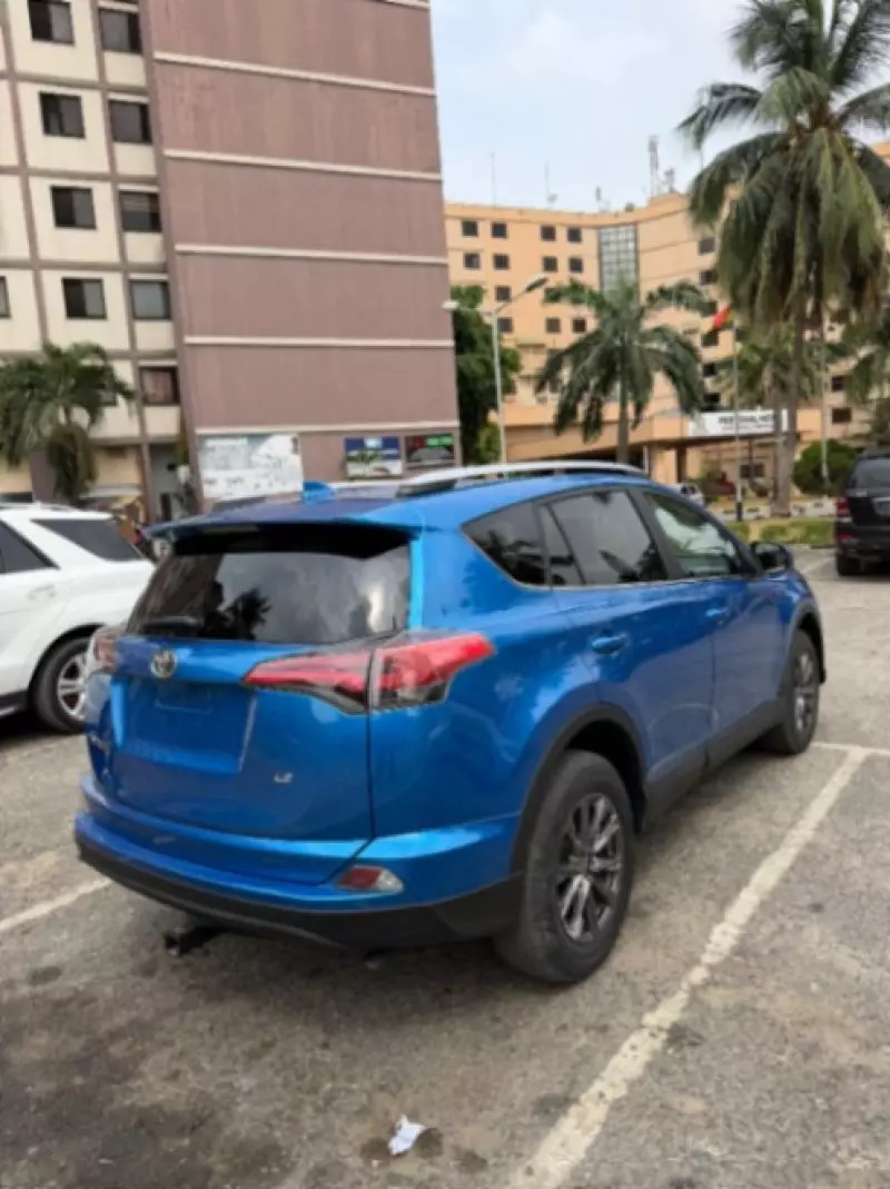 Toyota RAV4   - 2016