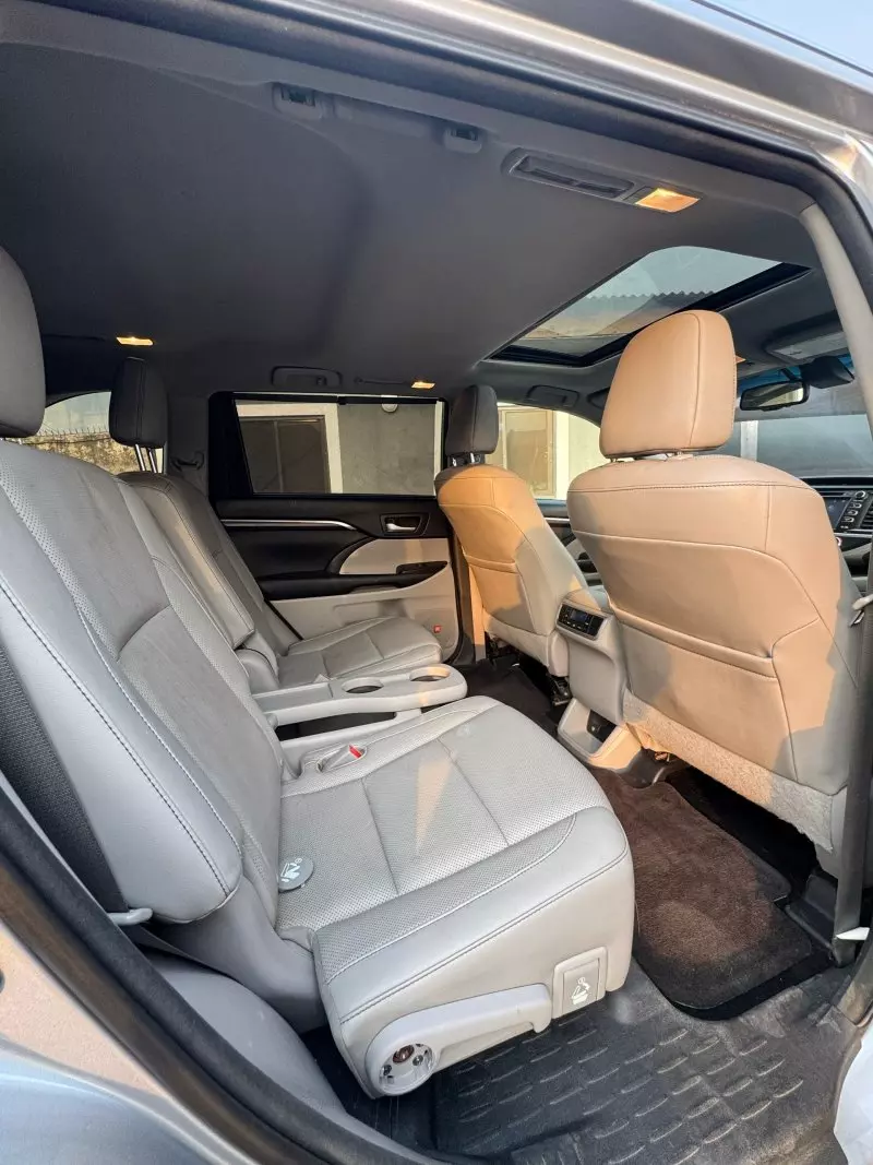 Toyota Highlander   - 2015