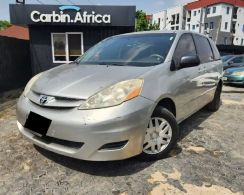 Toyota Sienna - 2010