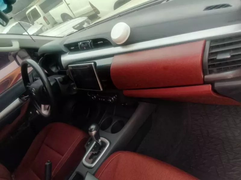 Toyota Hilux   - 2018