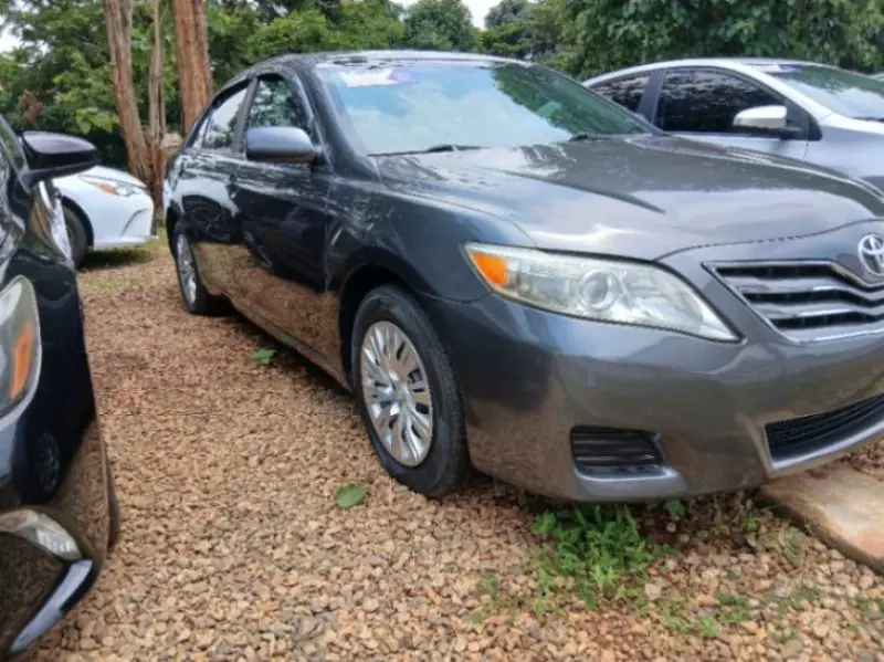 Toyota Camry   - 2010
