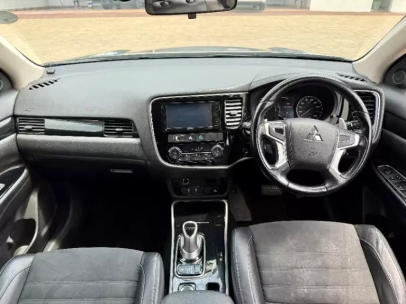 Mitsubishi OUTLANDER   - 2018
