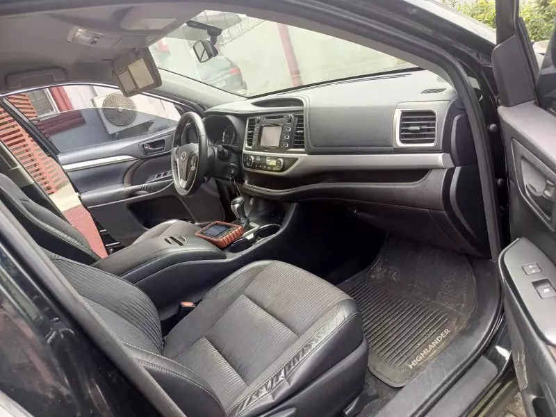 Toyota Highlander   - 2014