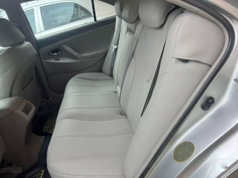 Toyota Camry   - 2010
