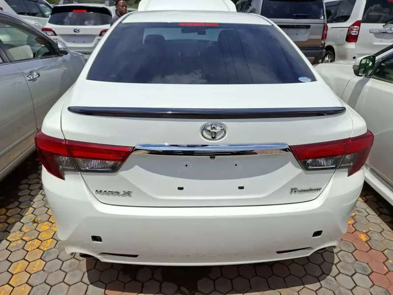 Toyota Mark X - 2016