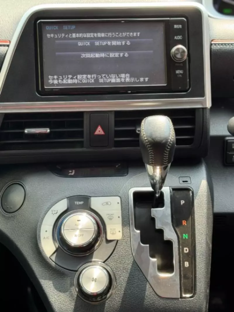 Toyota Sienta Hybrid    - 2018