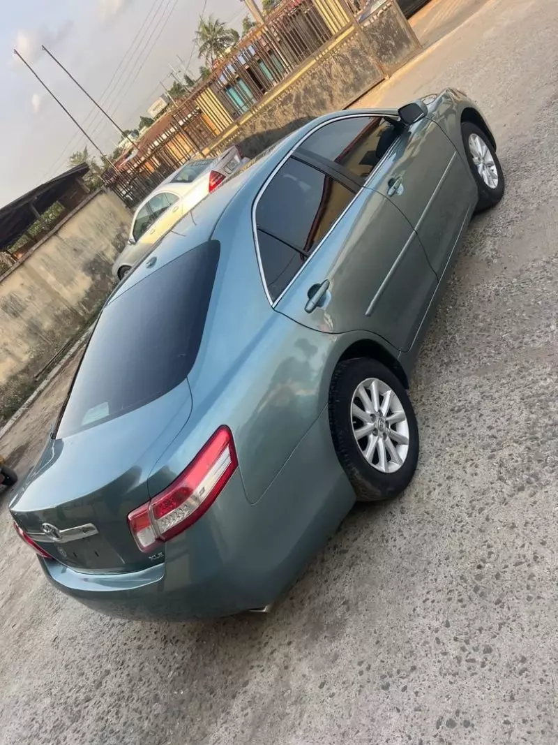 Toyota Camry   - 2011