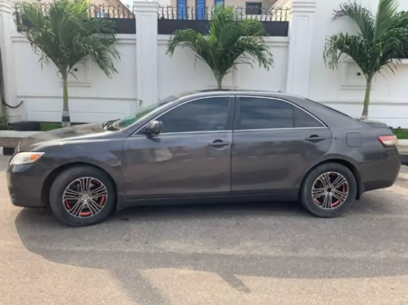 Toyota Camry   - 2010