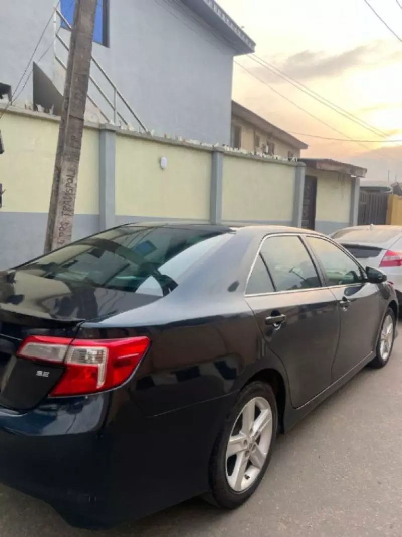 Toyota Camry   - 2013