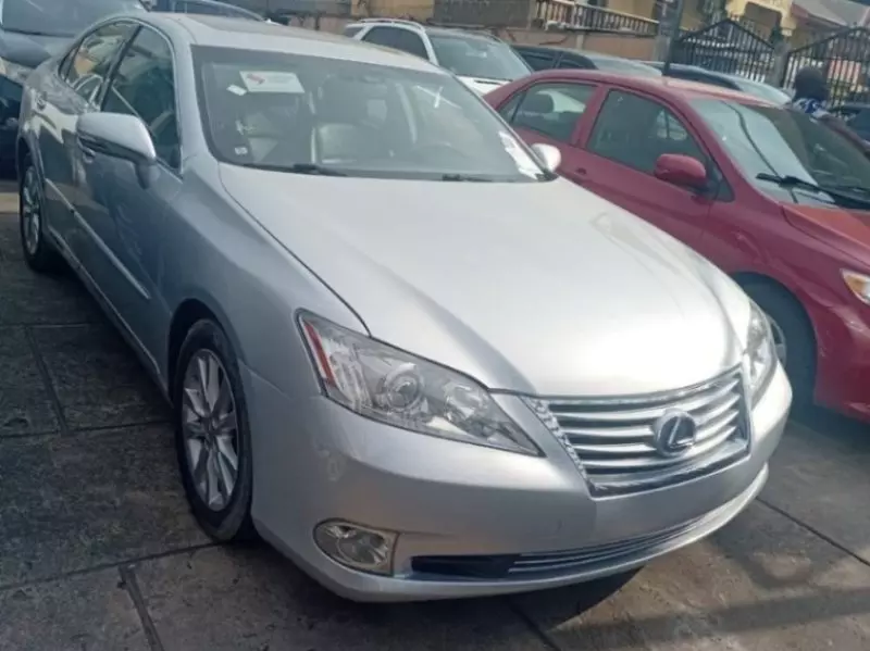 Lexus ES 350   - 2010