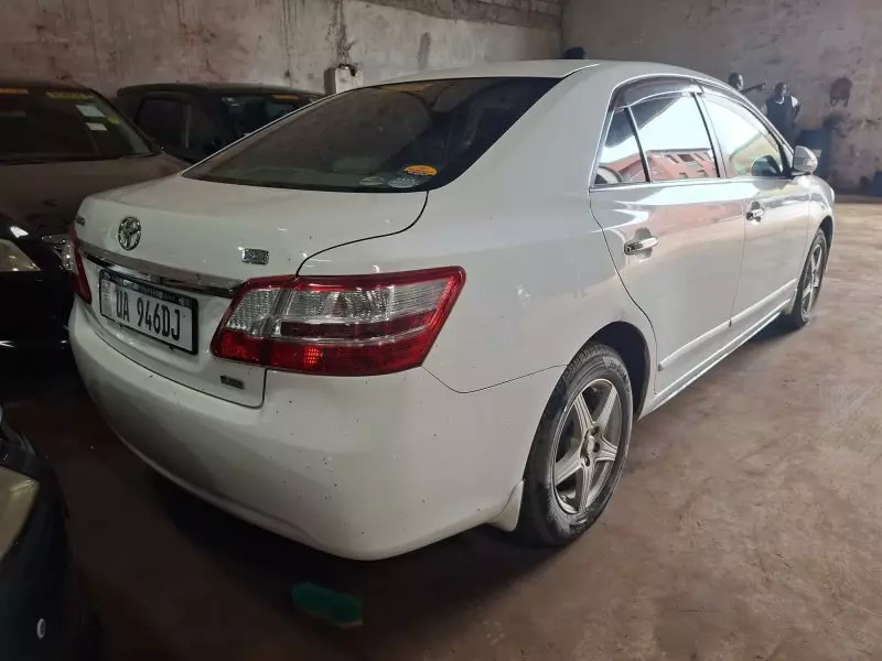 Toyota Premio    - 2011