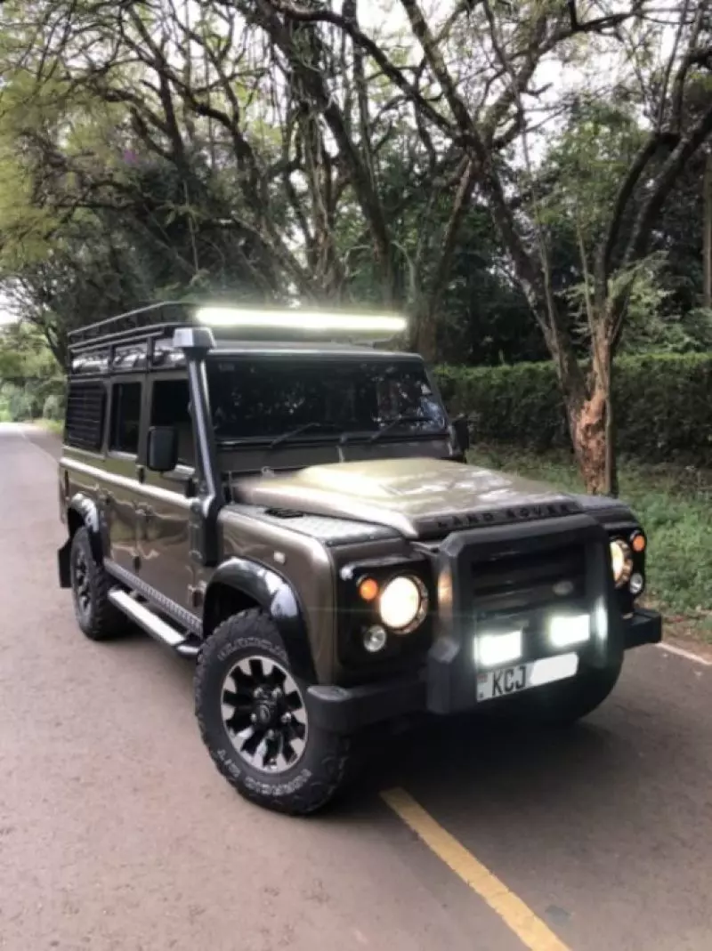Land Rover Defender   - 2011