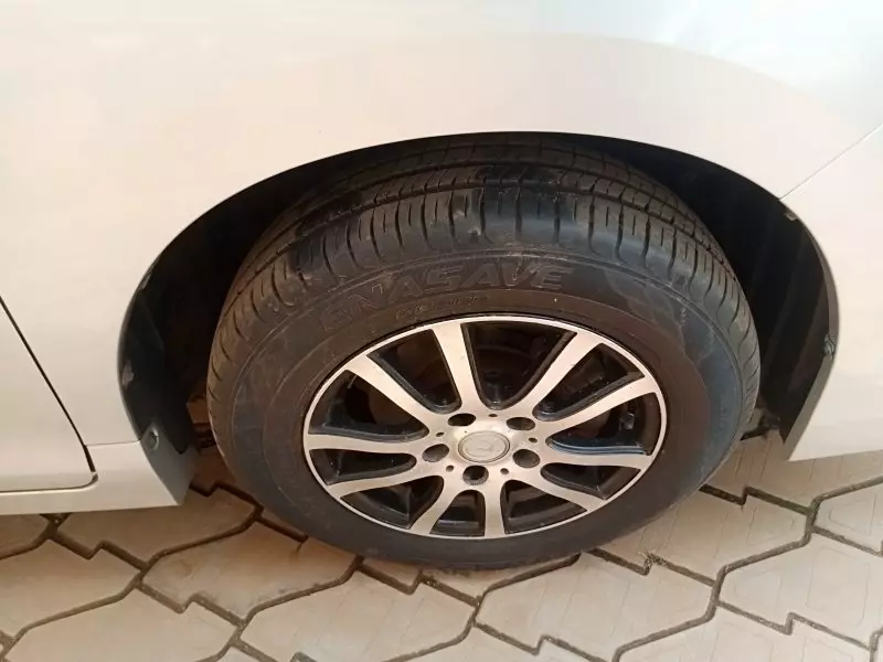 Toyota Noah   - 2015