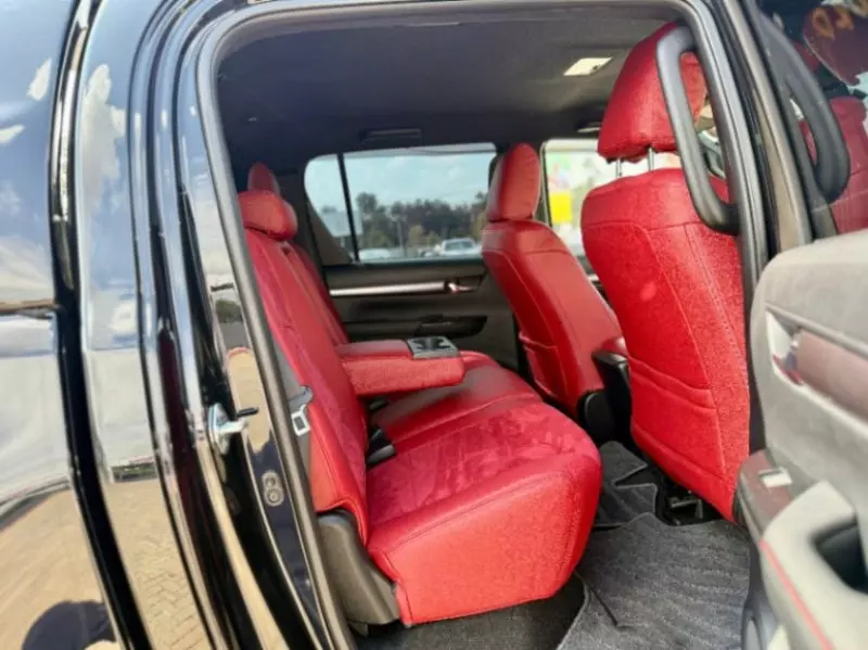 Toyota Hilux   - 2022