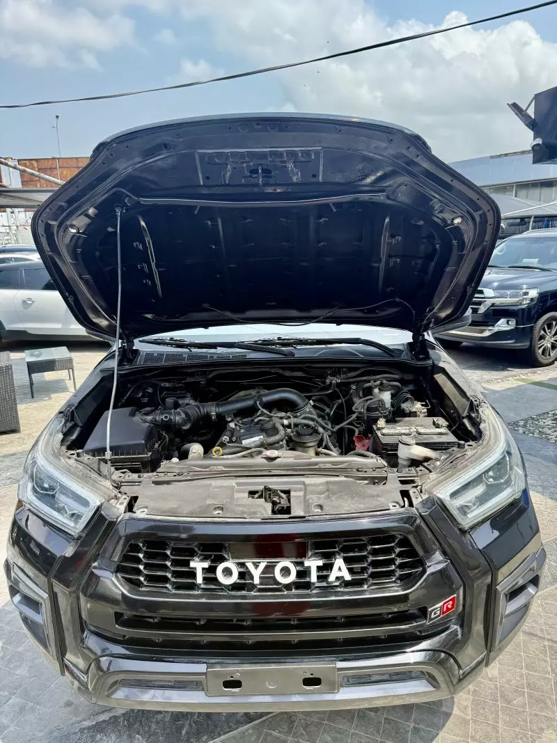 Toyota Hilux   - 2017