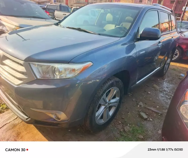 Toyota Highlander   - 2012