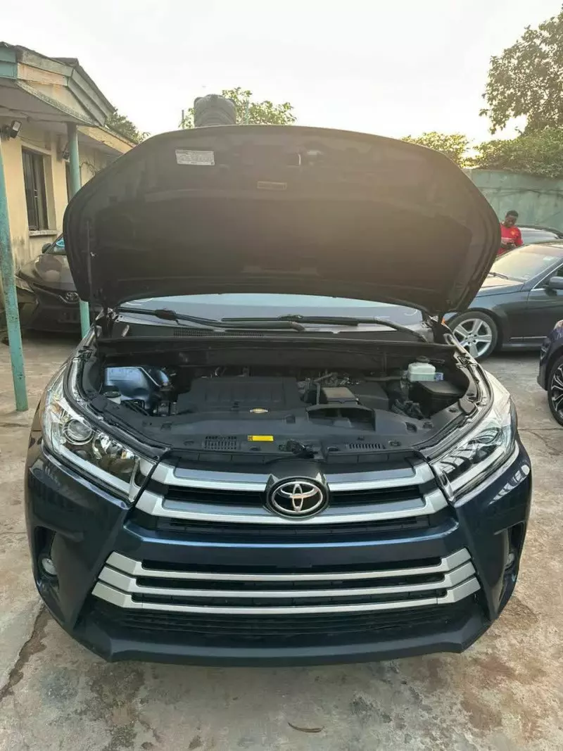 Toyota Highlander   - 2014