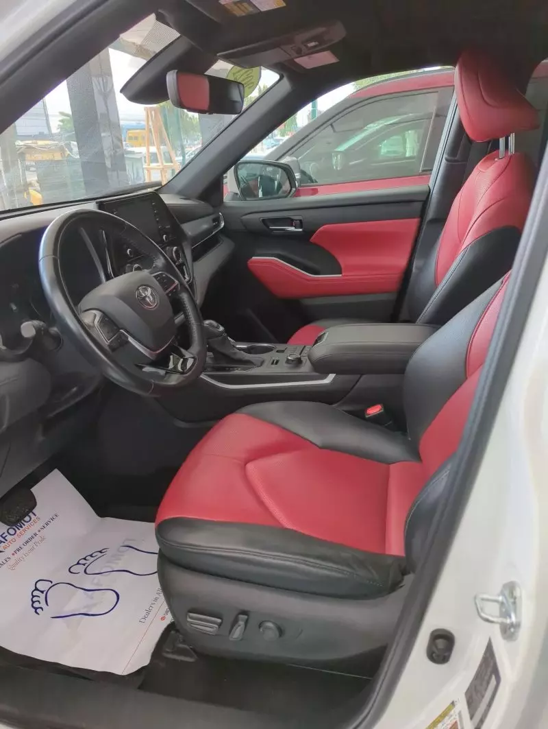 Toyota Highlander   - 2021