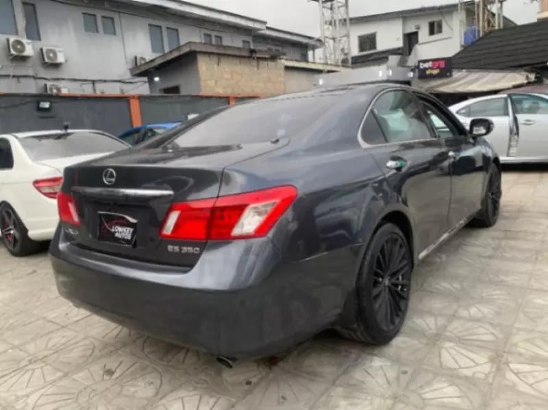 Lexus ES   - 2010