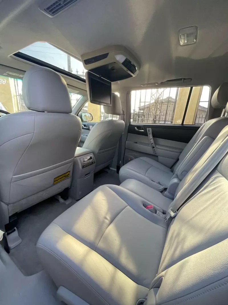 Toyota Highlander   - 2010