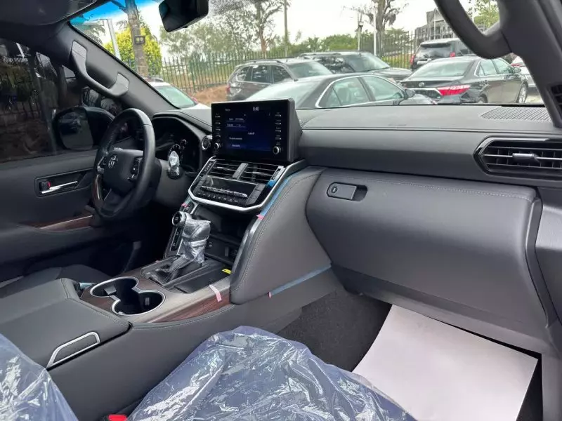 Toyota  Land Cruiser VXR V8   - 2023