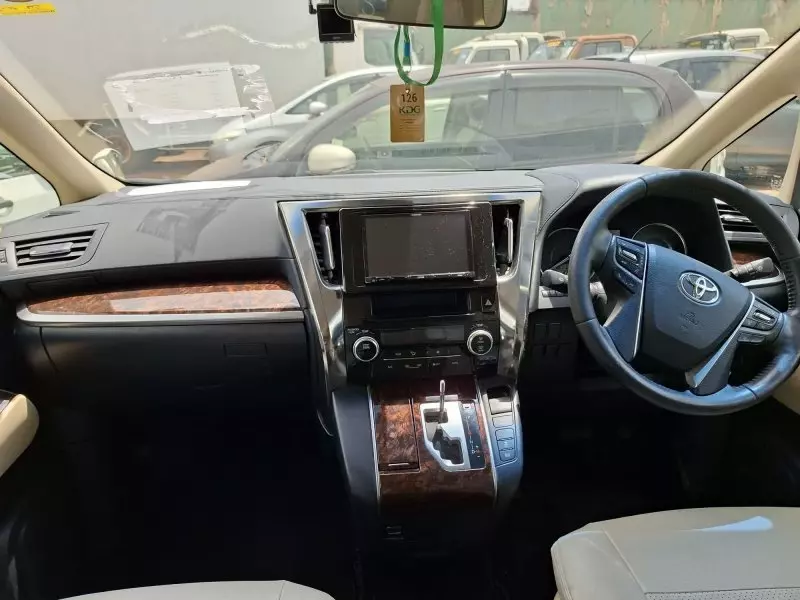 Toyota Alphard   - 2018