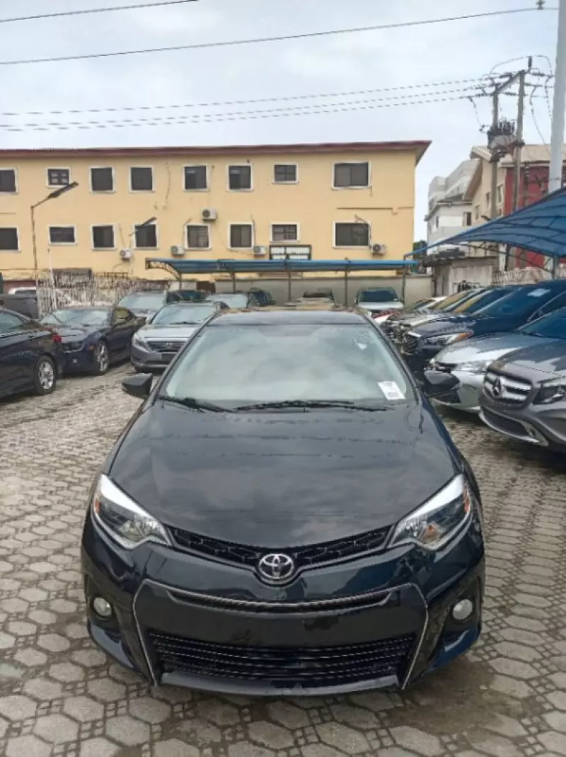 Toyota Corolla   - 2014