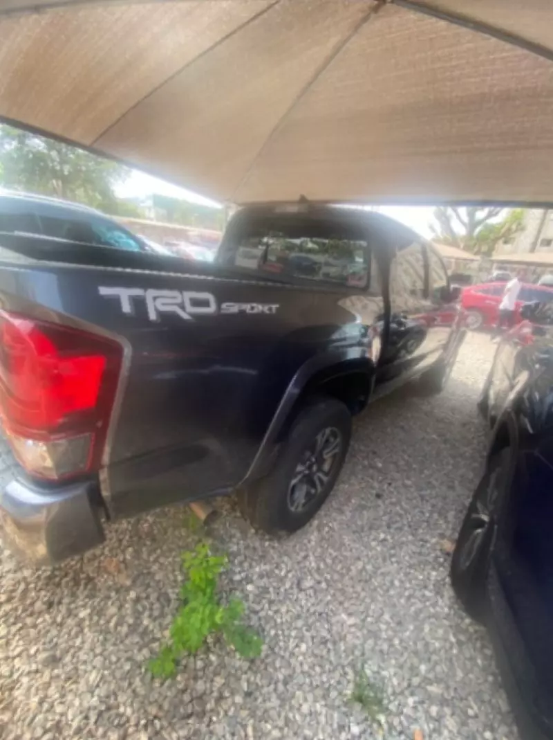 Toyota Tacoma   - 2018