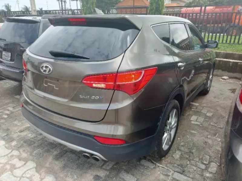 Hyundai Santa Fe   - 2013