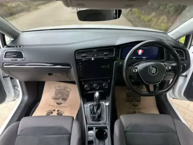 Volkswagen Golf   - 2016