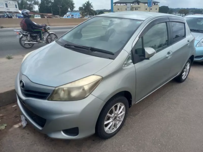 Toyota Vitz   - 2013