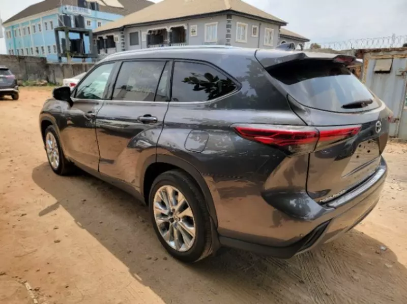 Toyota Highlander   - 2022