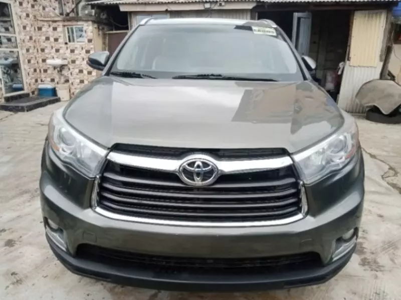 Toyota Highlander   - 2016