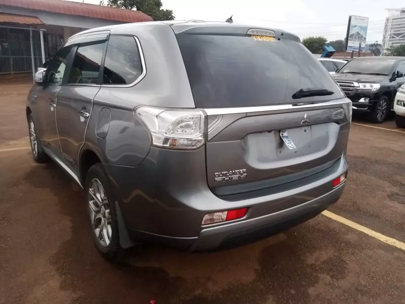 Mitsubishi OUTLANDER   - 2013