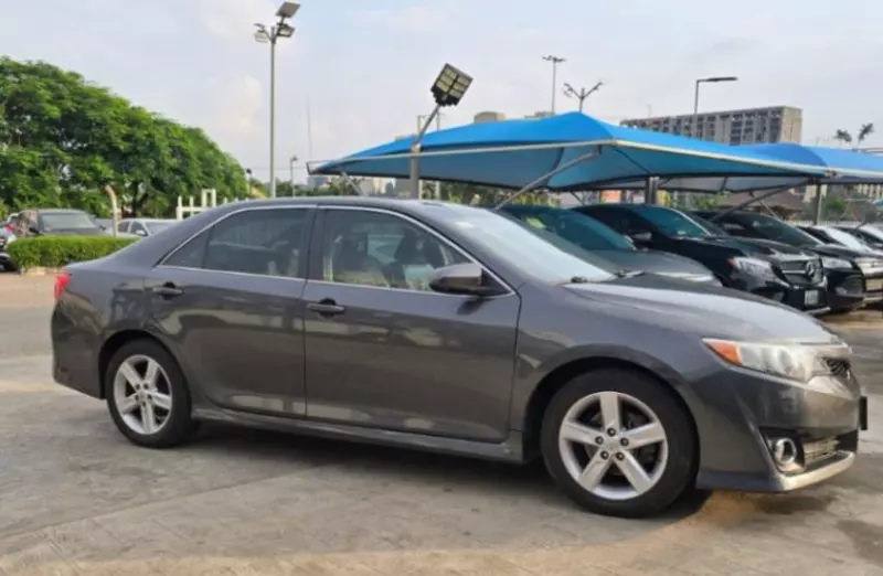 Toyota Camry   - 2012