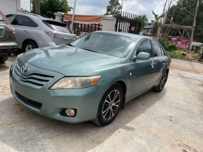 Toyota Camry   - 2009