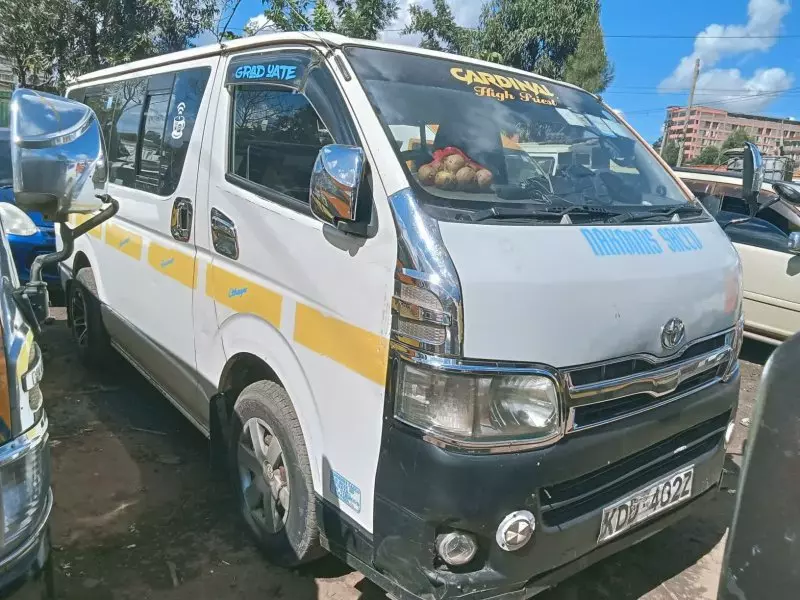 Toyota Hiace   - 2013
