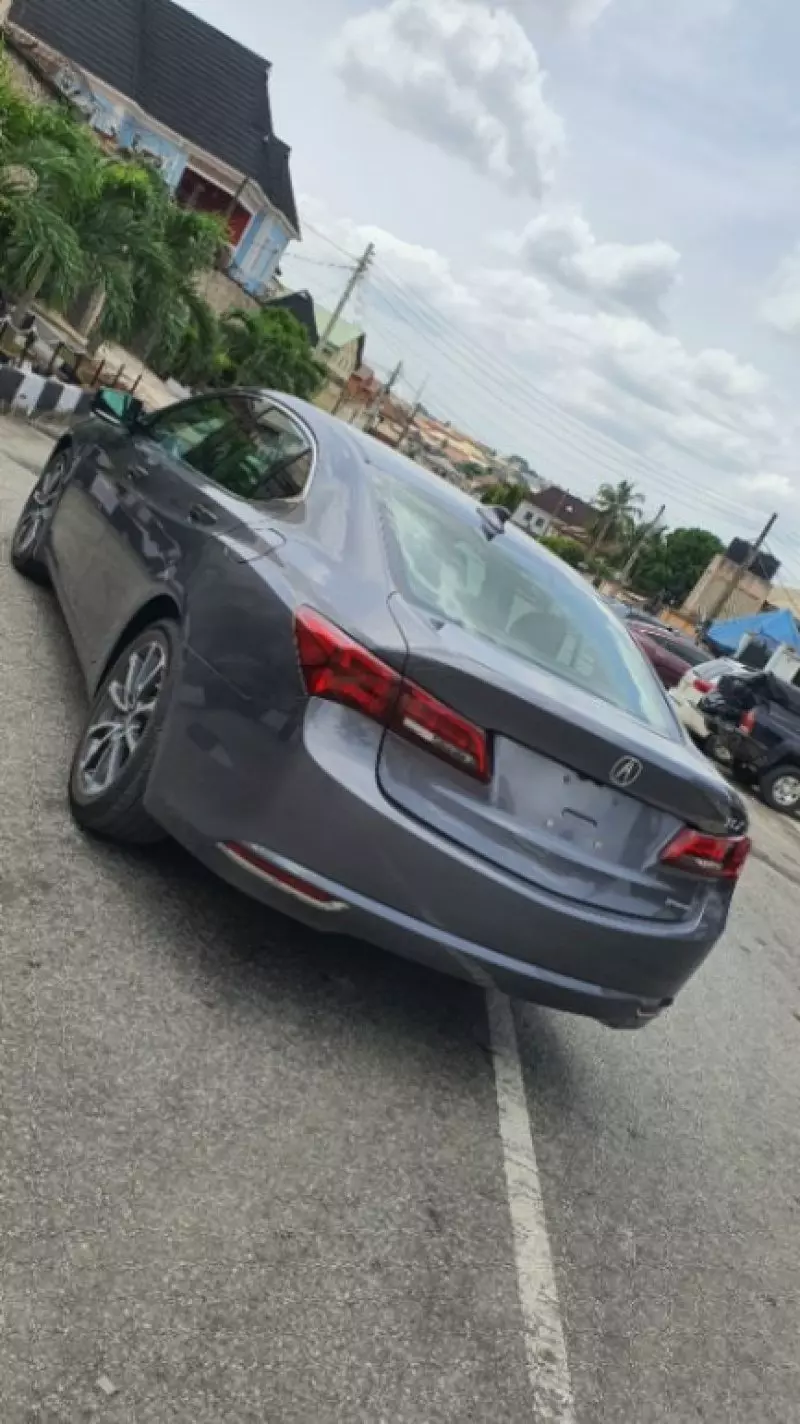 Acura TLX   - 2017