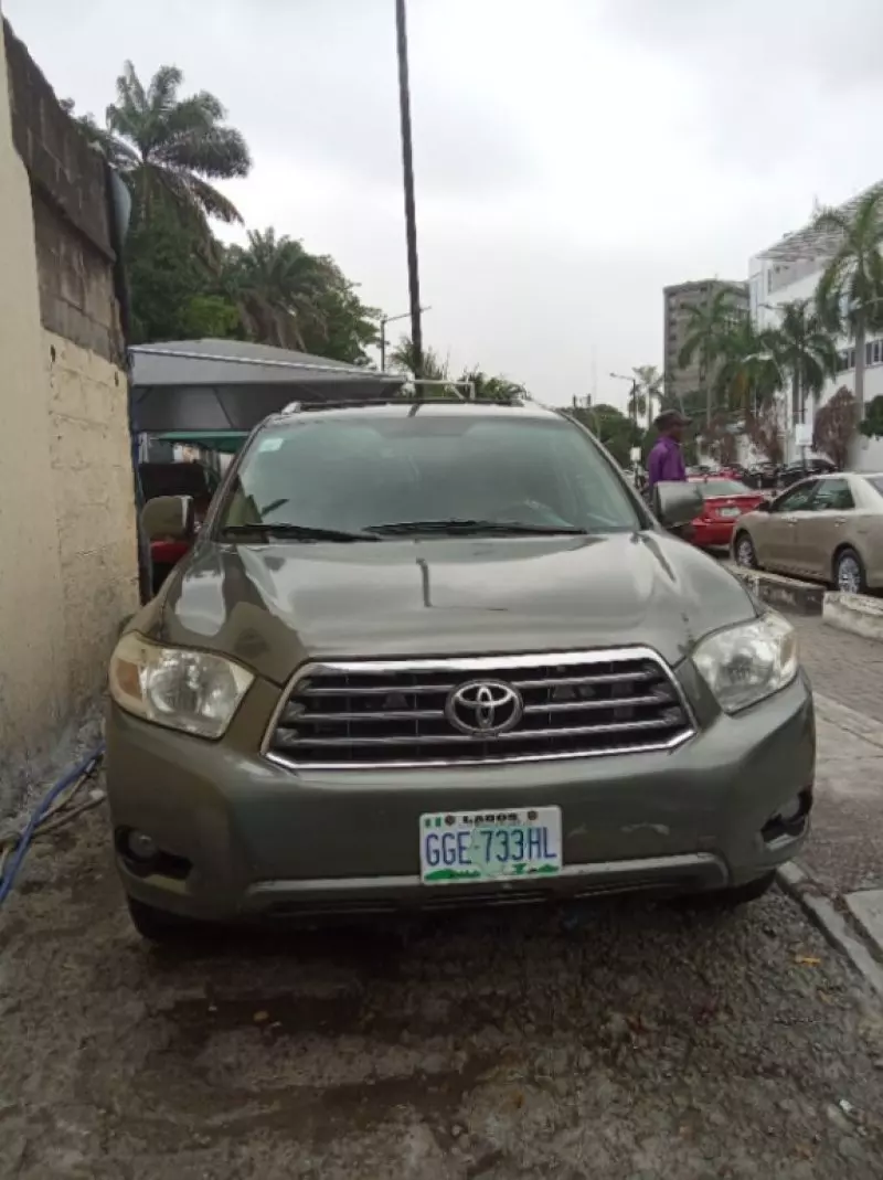 Toyota Highlander   - 2011